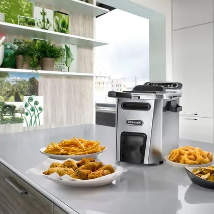 De'Longhi Livenza Cool Zone Deep Fryer D44528DZ — De'Longhi