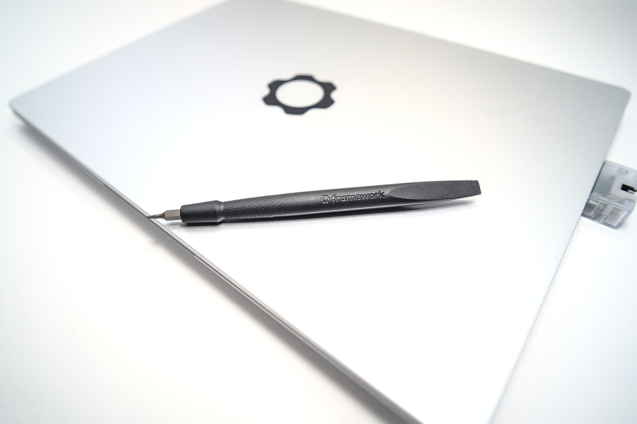 Framework Laptop 13 (AMD Ryzen AI 300, 2025)