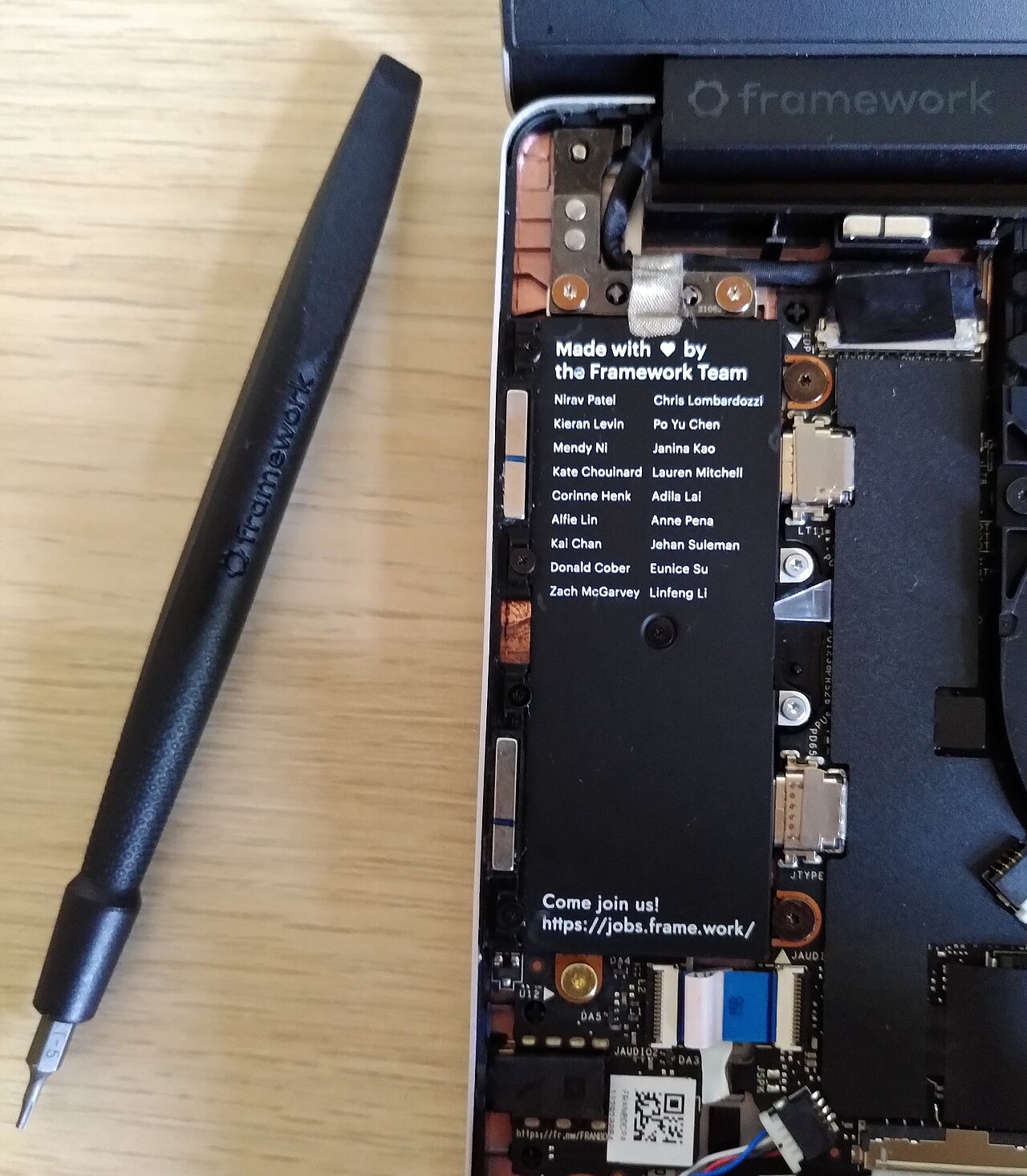 Framework Laptop 16 (AMD Ryzen AI 300, 2025)