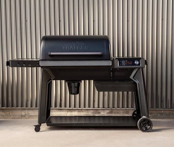 Traeger Woodridge Pro Wood Pellet Grill